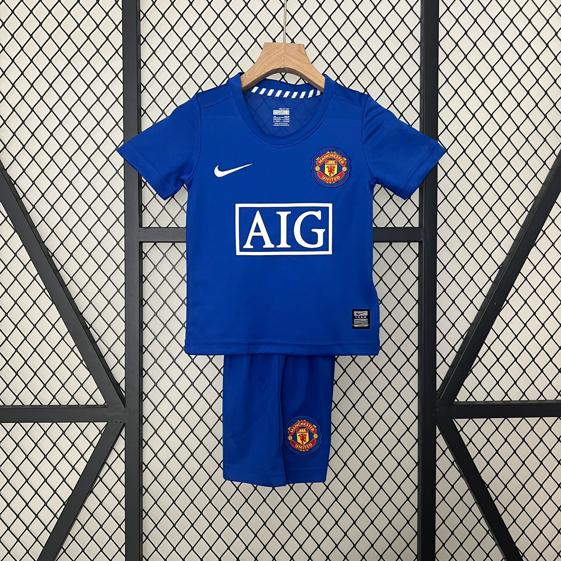Manchester United Retro 2008-09 Third Kids Kit111
