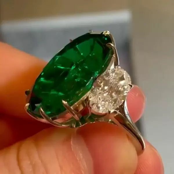 预发布站点、5.8ct Oval Cut Emerald Three-Stone Engagement Ring、testother-12345