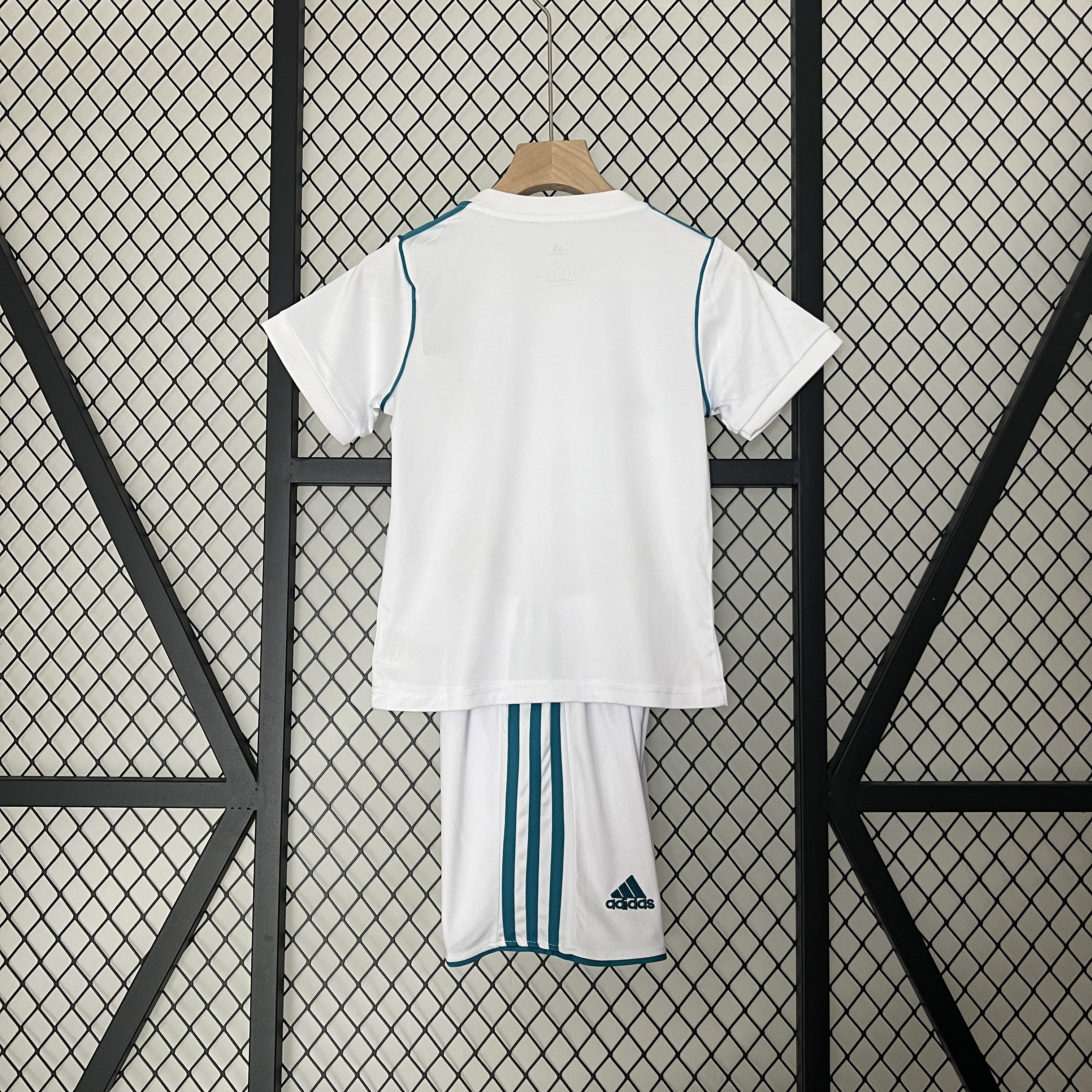 Retro Real Madrid 17-18 Home Stadium Kids Kit111