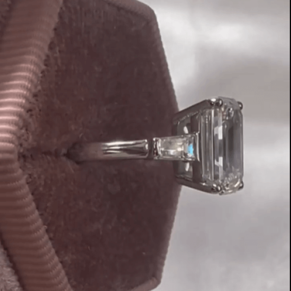 预发布站点、5ct Emerald Cut White Sapphire Engagement Ring、testother-12345