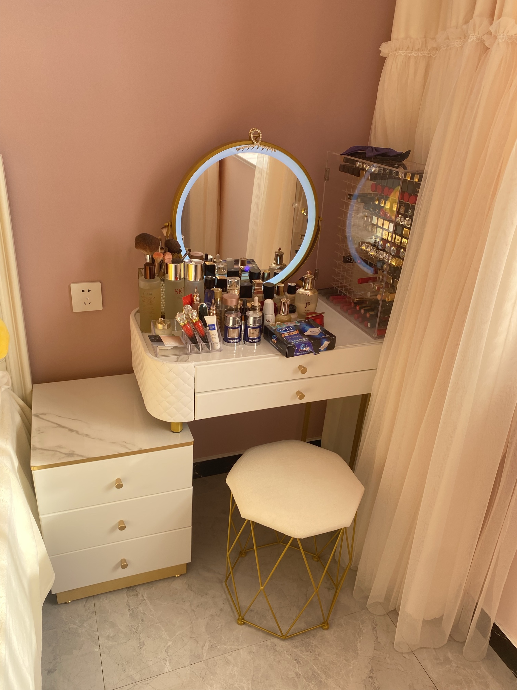 预发布站点、【Furniture】【BS】Nordic Dressing Table with Mirror, Stool & 3 Light Effect LED Mirrors, Golden Iron Dresser、mysite-12345
