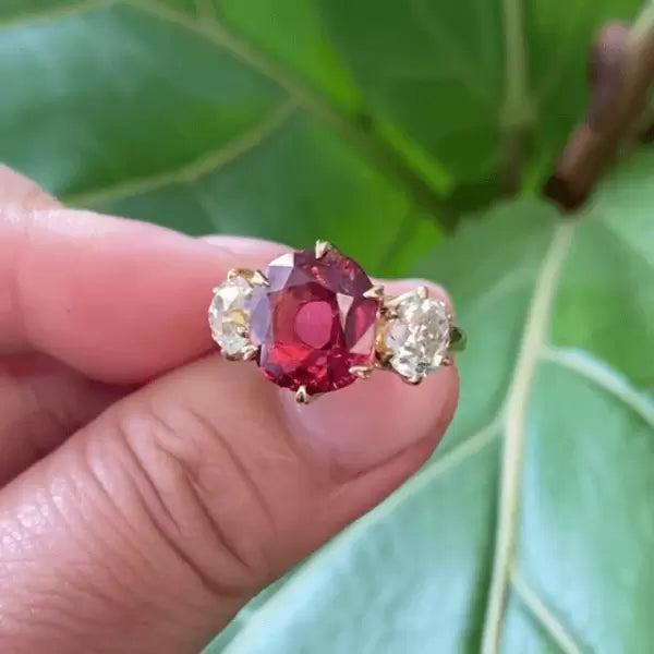 预发布站点、5.03ct Three-Stone Cushion Cut Ruby Engagement Ring in Gold、testother-12345