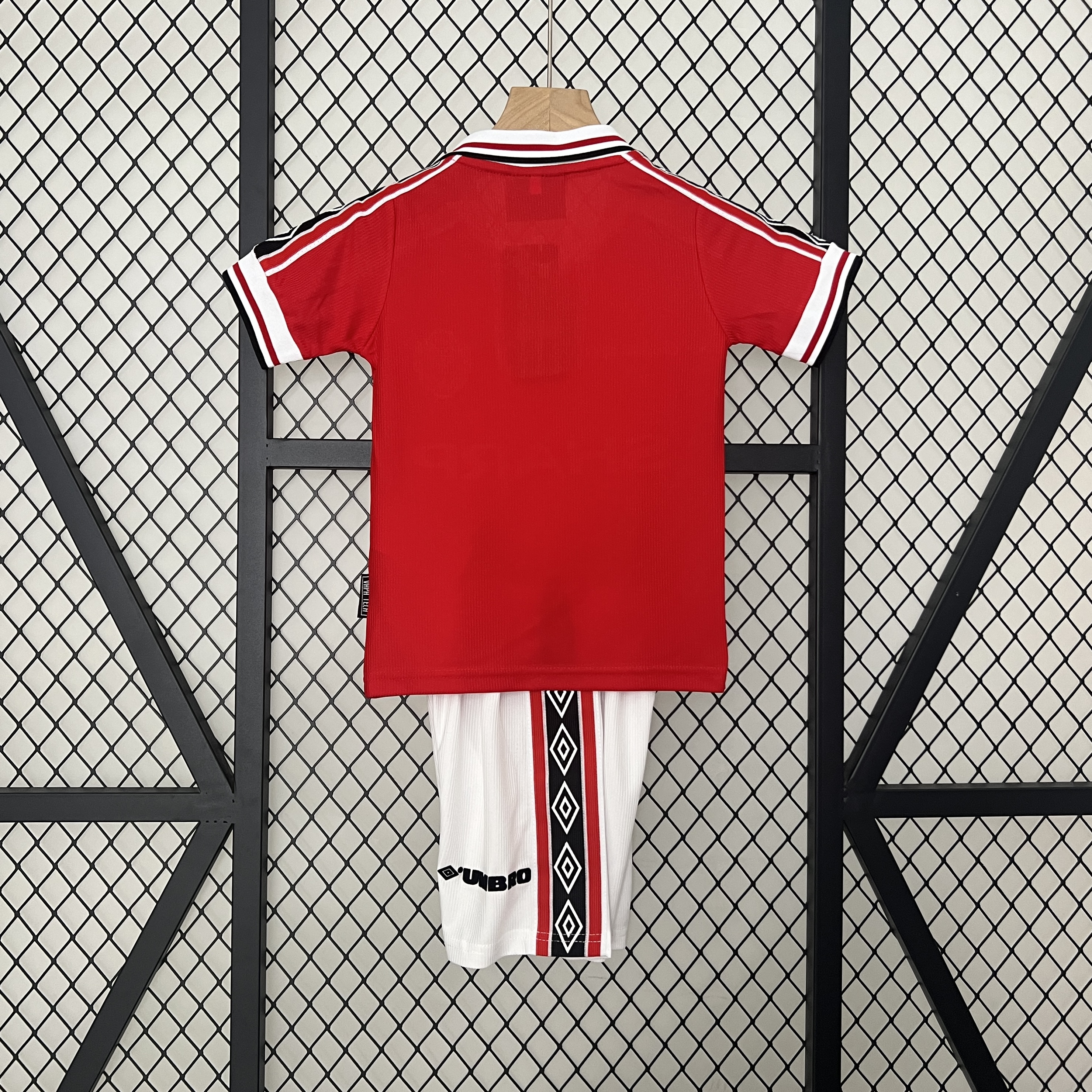 Manchester United Retro 1998-99 Home Stadium Kids Kit111