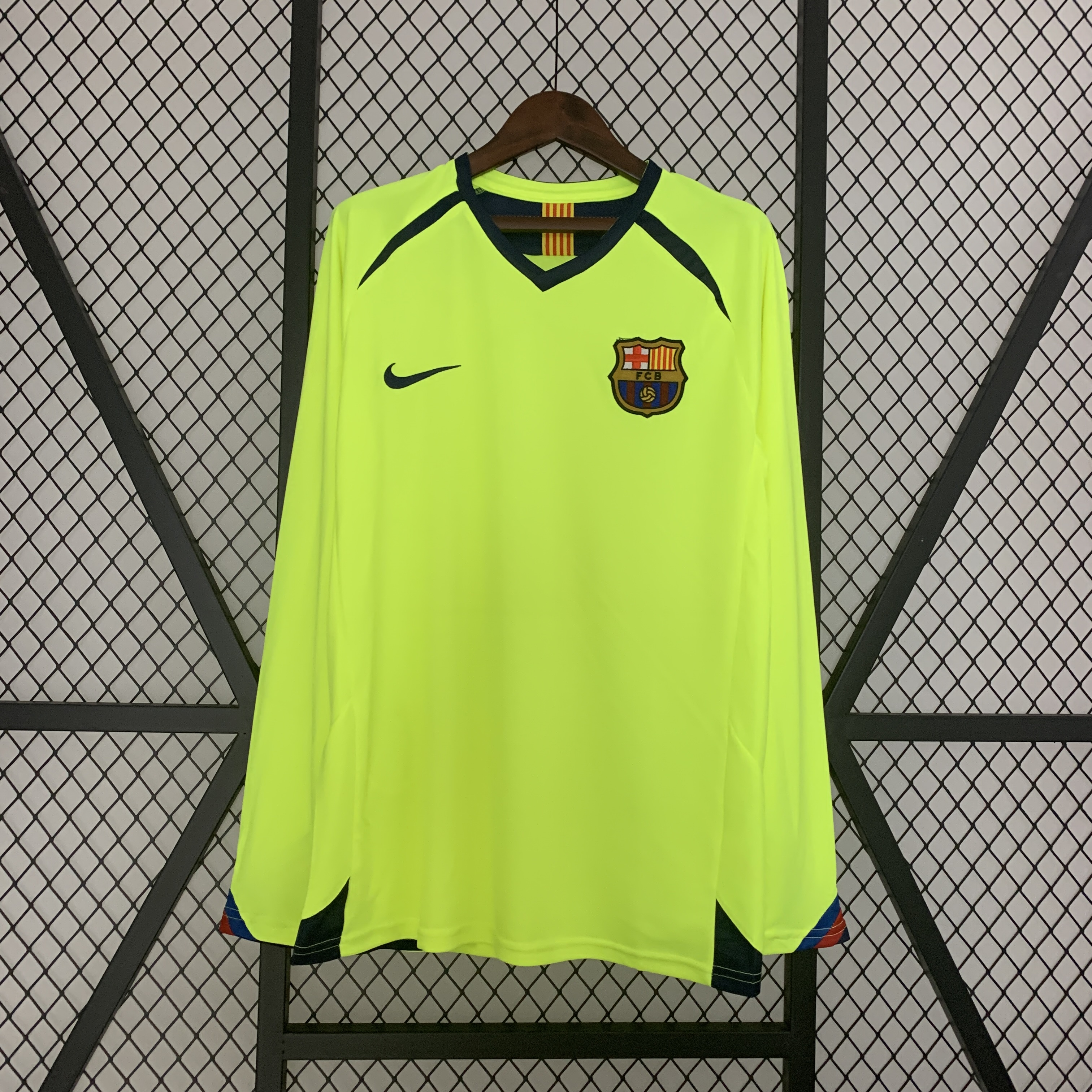 B.A.R.S.A Retro 05-06 Away Stadium Long Sleeve Jersey111