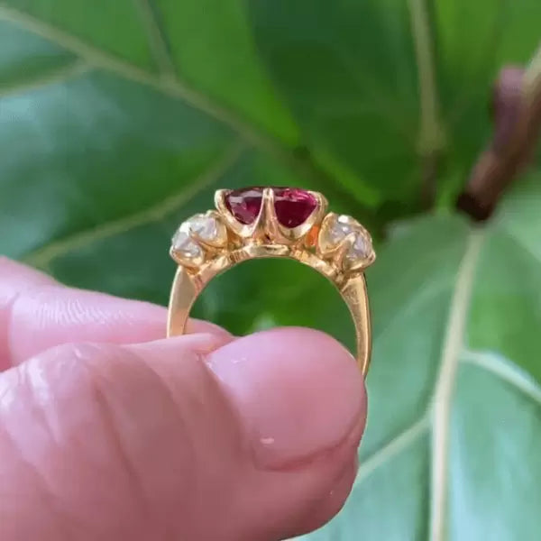 预发布站点、5.03ct Three-Stone Cushion Cut Ruby Engagement Ring in Gold、testother-12345