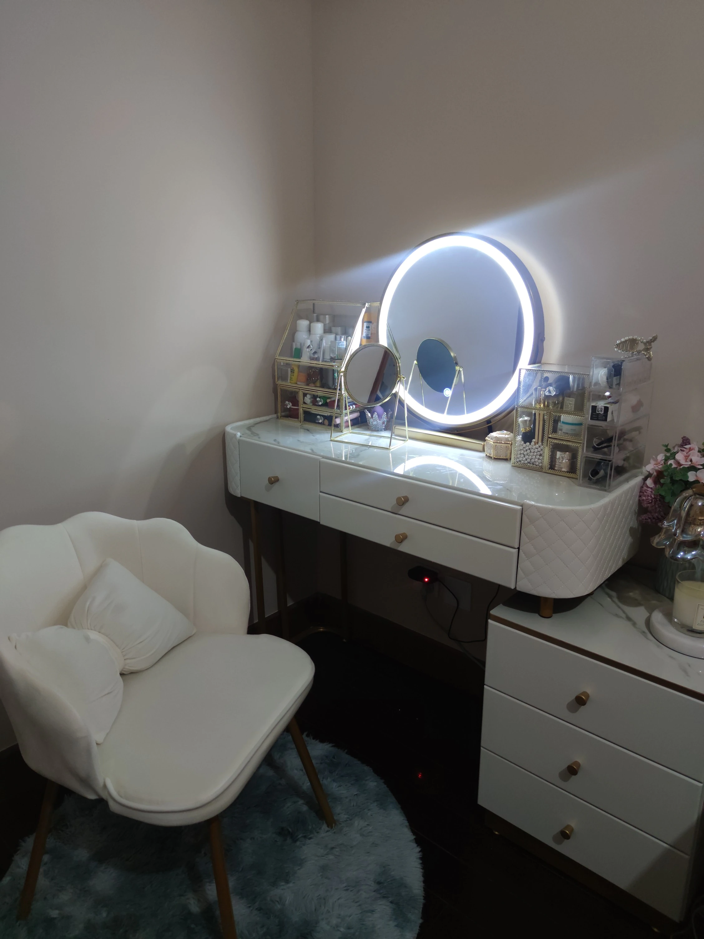 预发布站点、【Furniture】【BS】Nordic Dressing Table with Mirror, Stool & 3 Light Effect LED Mirrors, Golden Iron Dresser、mysite-12345