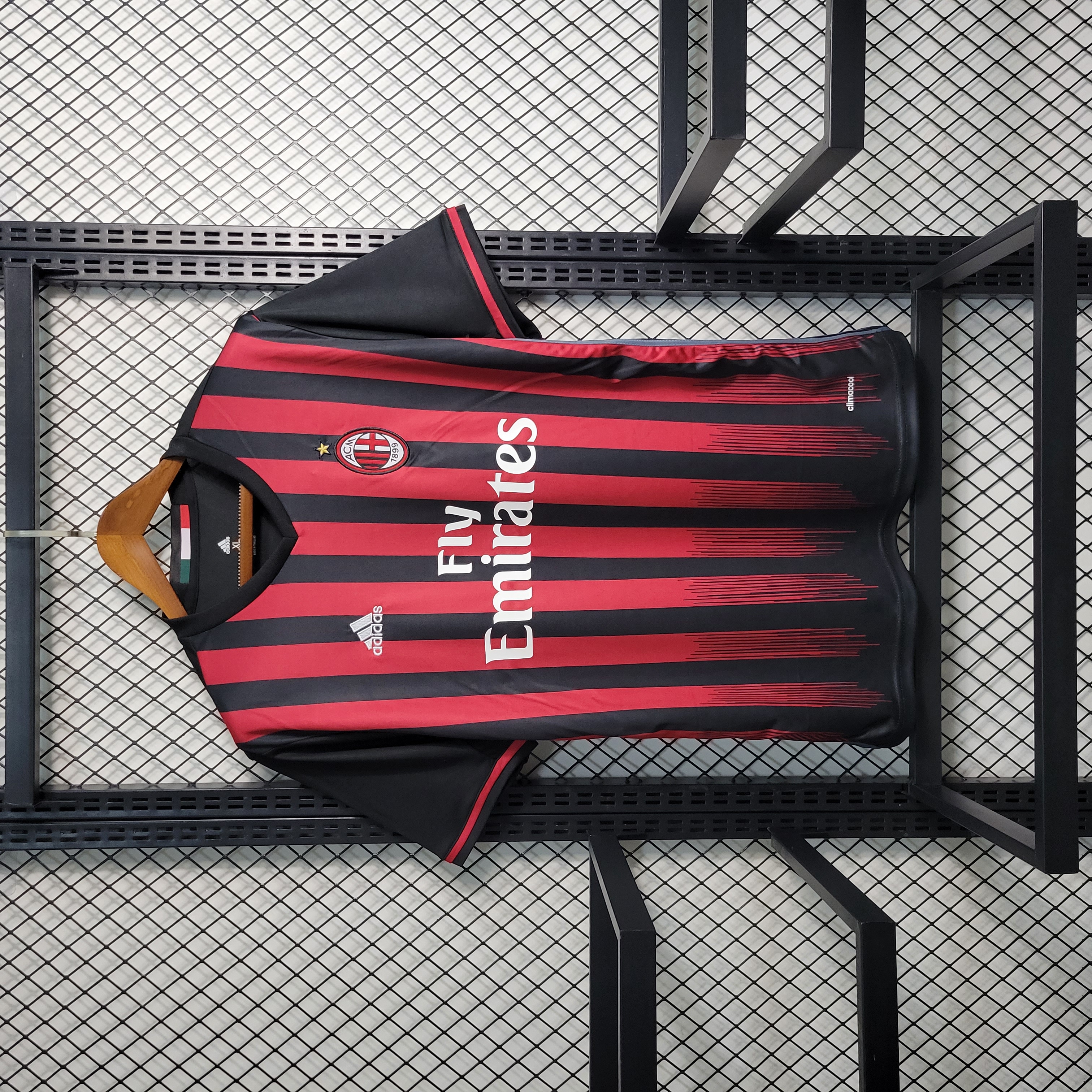 Retro AC Milan 2016-17 Home Stadium Jersey111