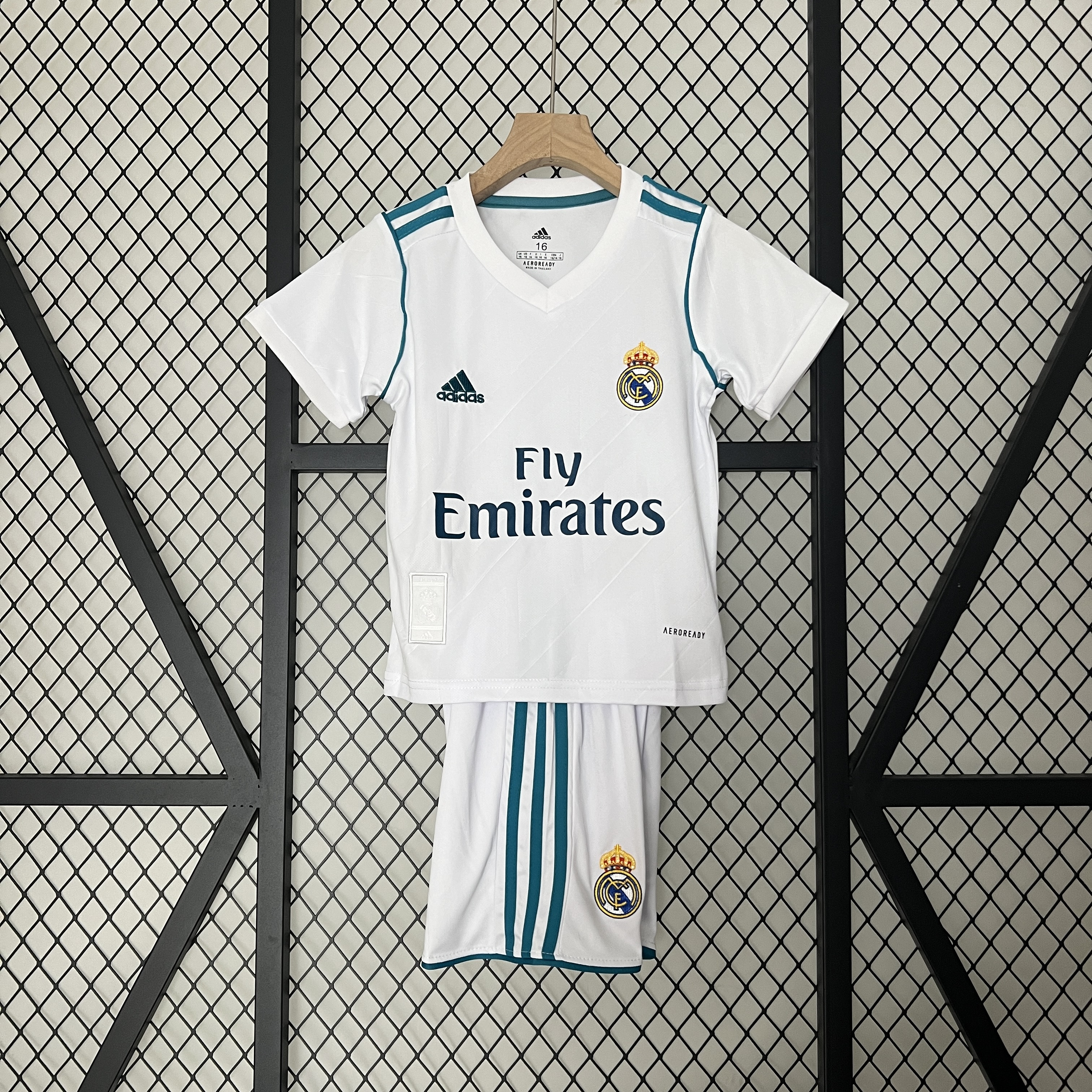 Retro Real Madrid 17-18 Home Stadium Kids Kit111