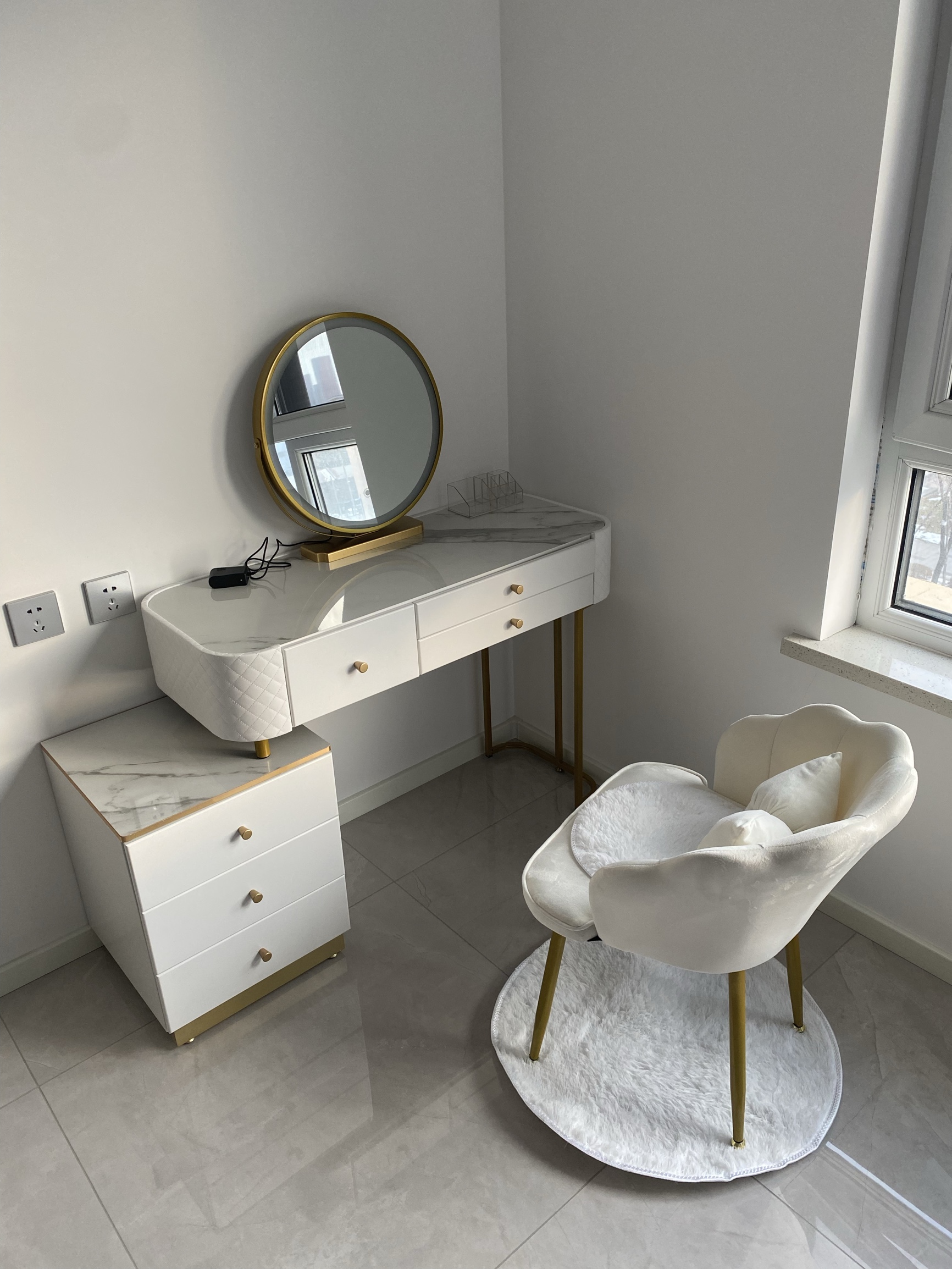 预发布站点、【Furniture】【BS】Nordic Dressing Table with Mirror, Stool & 3 Light Effect LED Mirrors, Golden Iron Dresser、mysite-12345