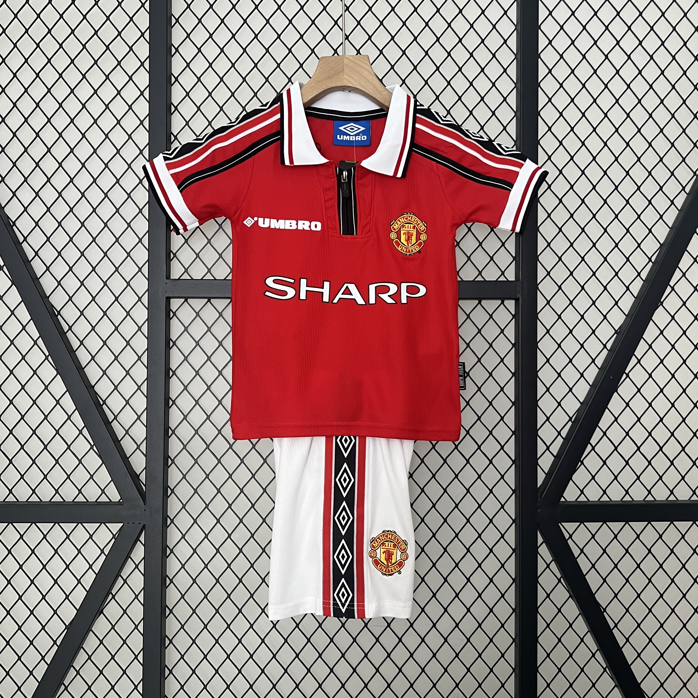 Manchester United Retro 1998-99 Home Stadium Kids Kit111