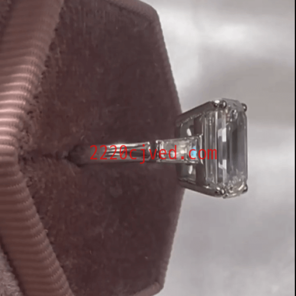 预发布站点、5ct Emerald Cut White Sapphire Engagement Ring、testother-12345