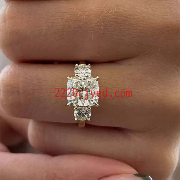 预发布站点、5.4ct Cushion Cut White Sapphire Engagement Ring in Gold、testother-12345