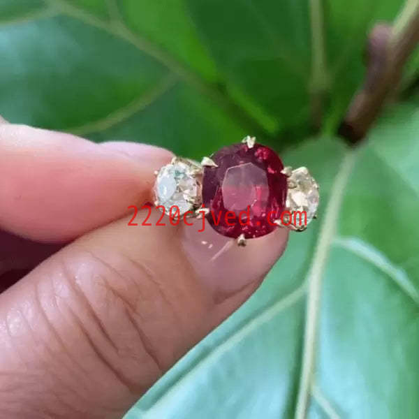 预发布站点、5.03ct Three-Stone Cushion Cut Ruby Engagement Ring in Gold、testother-12345